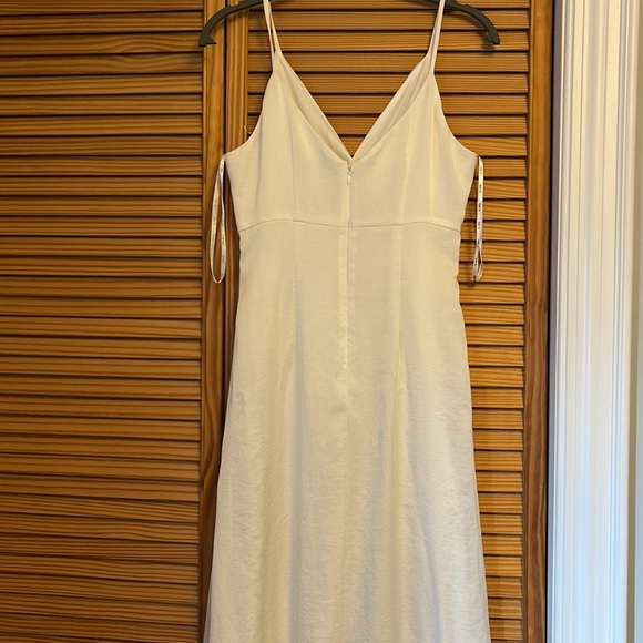 White dress - Picture 3 of 4